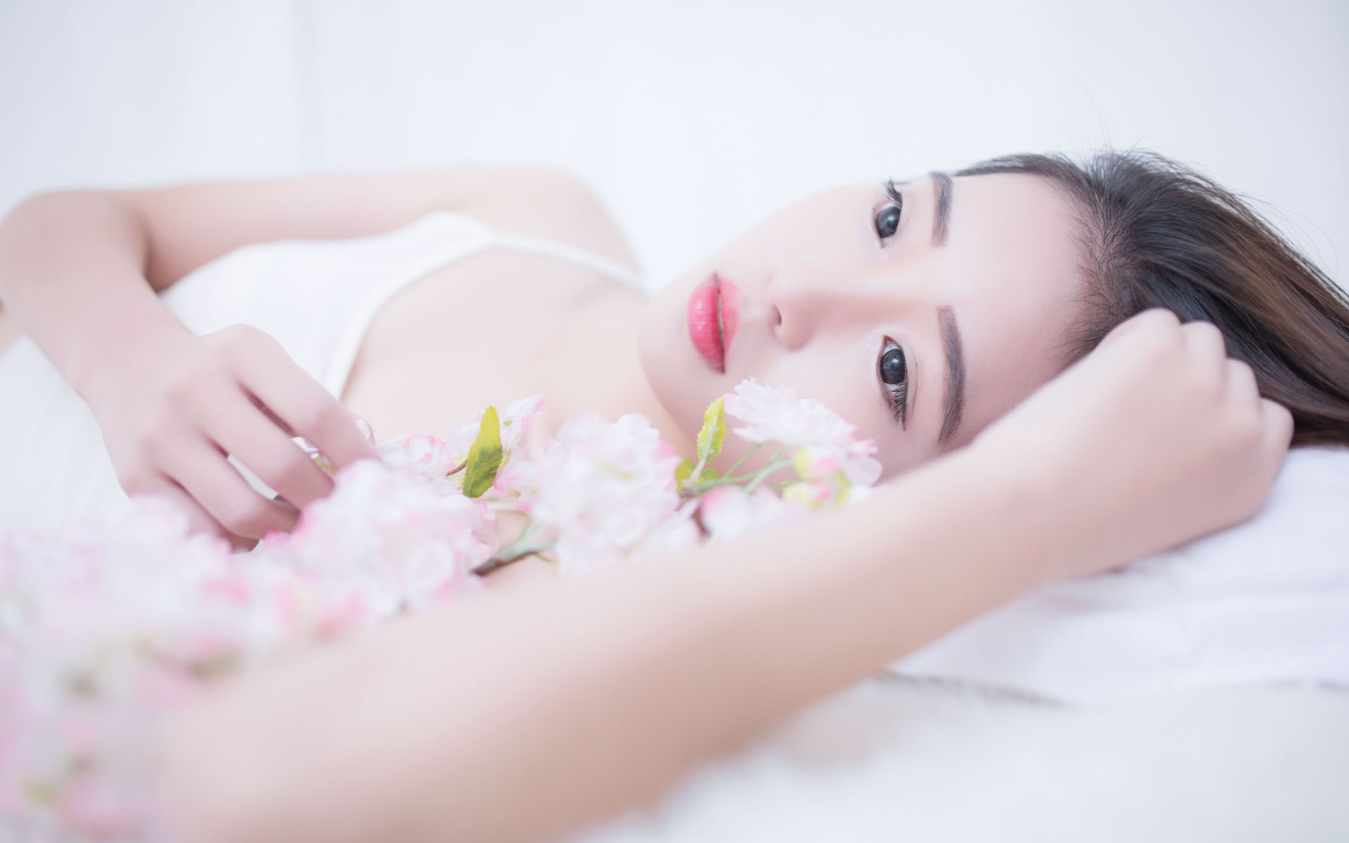 驴友违规穿越落水失踪  队友不等救援继续行程引争议